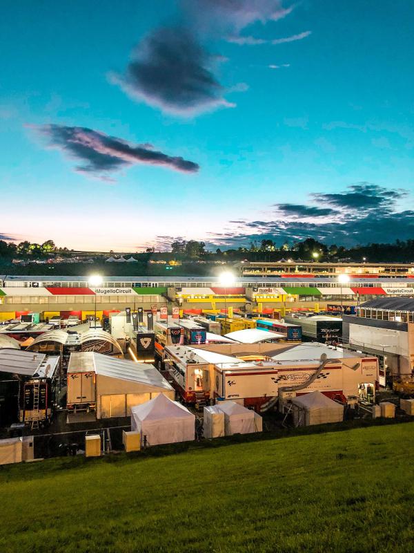 [ID: 20712] Insiders Night in the paddock (credit: Pole Position Travel)