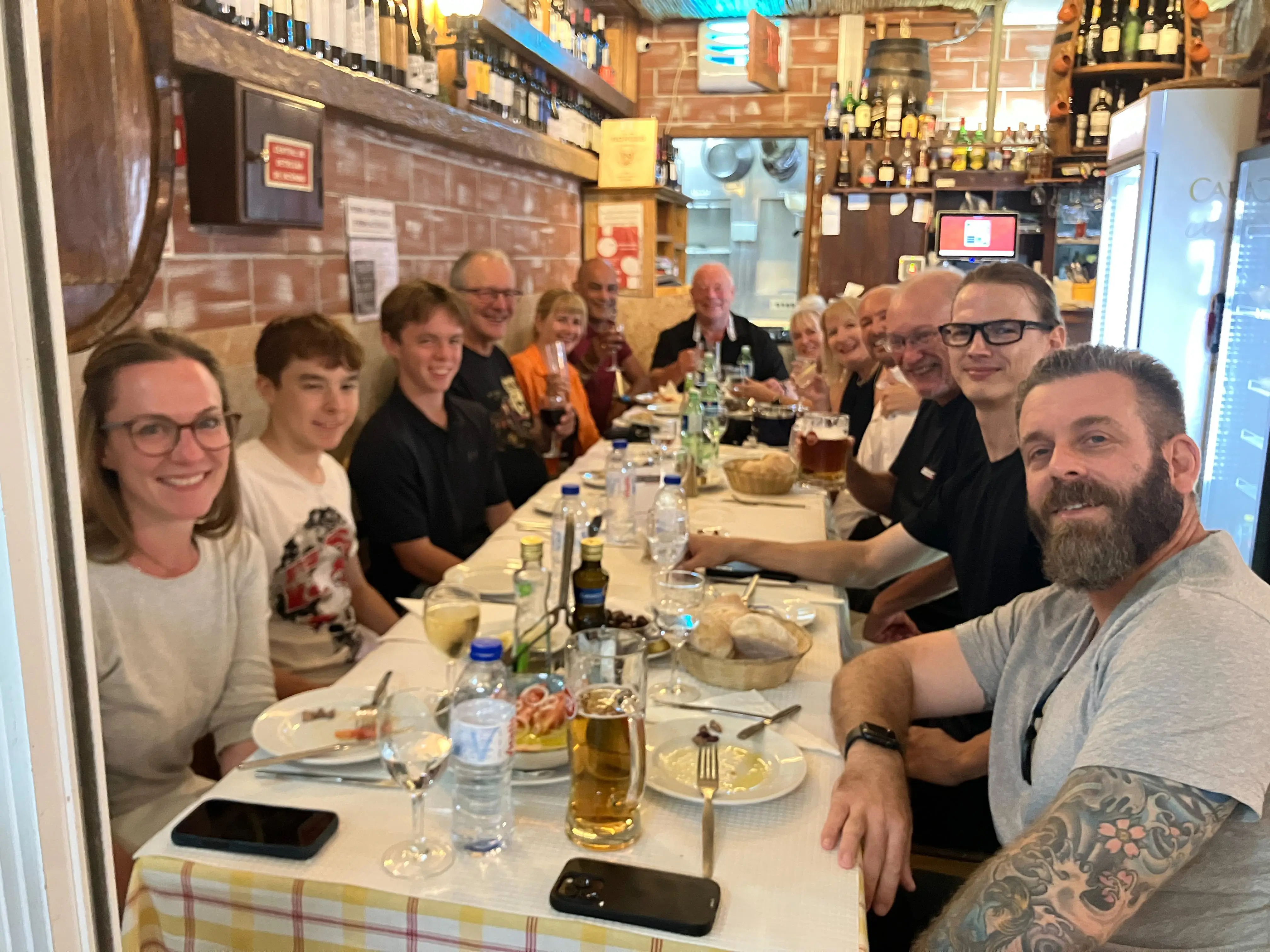 We are joined by American racer Chris Clark and his family &, SBK announcer Michael Hill for a brilliant local Portugese meal