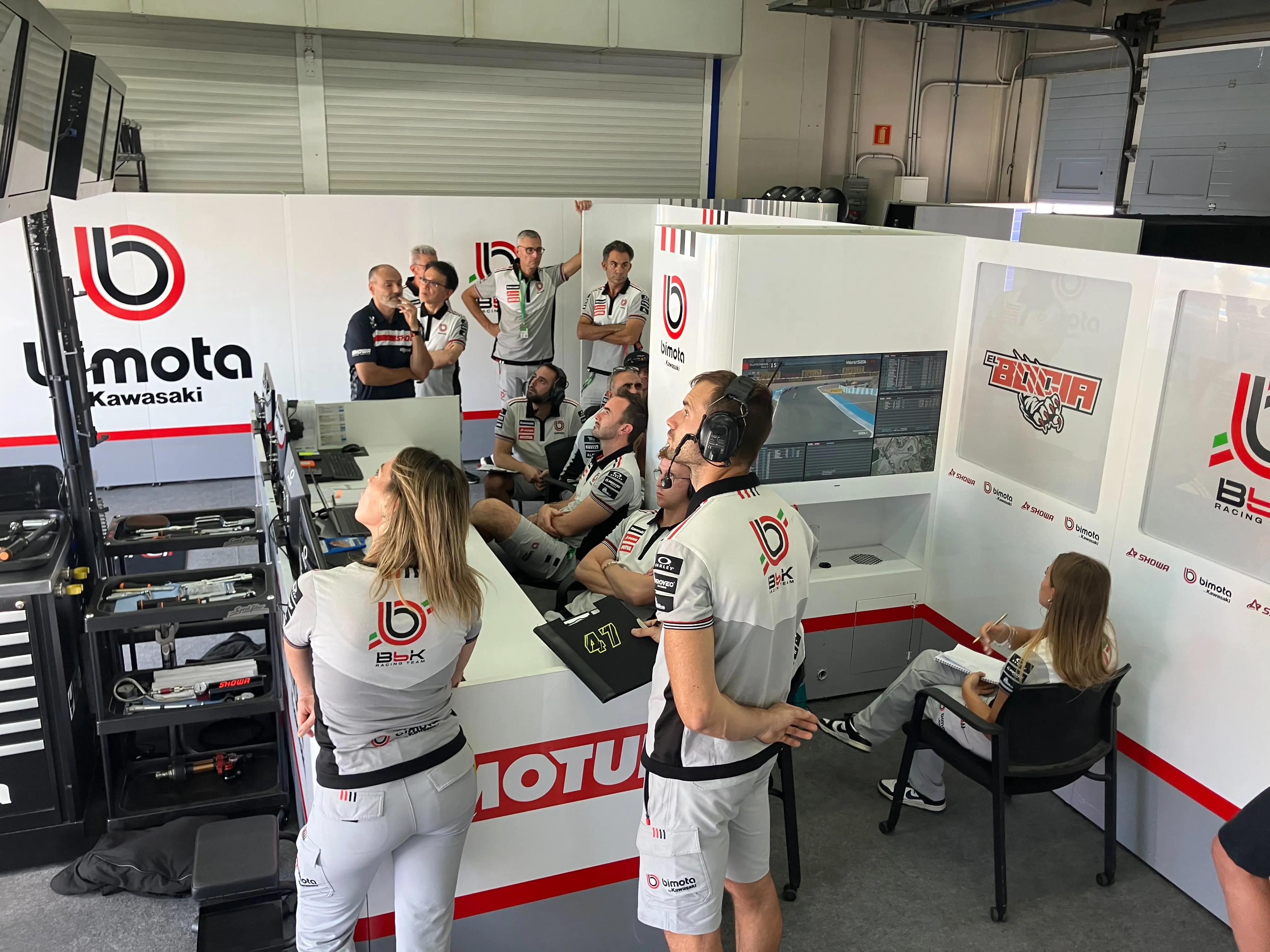 The last SBK race of te 2025 season! We meet may of the riders, say goodbye to some