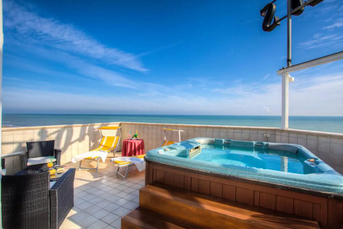 Rooftop terrace and jacuzzi