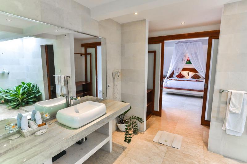 beautifully appointed bathrooms in suites